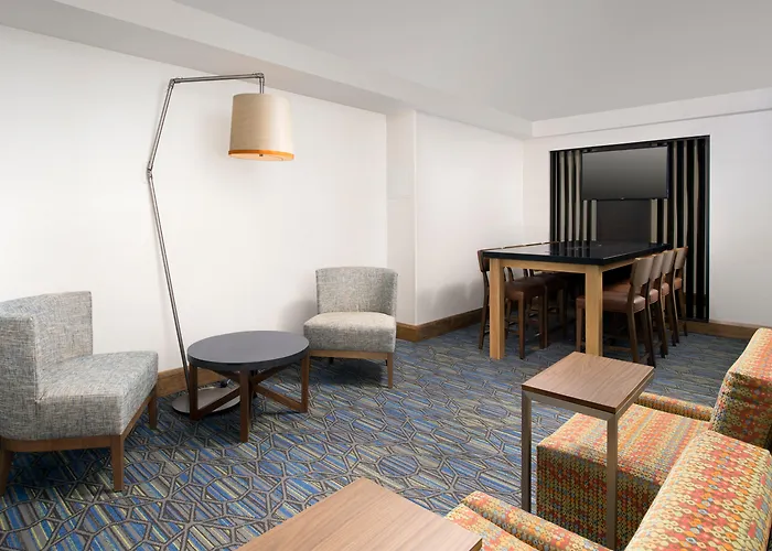 Holiday Inn Express & Suites College Park - University Area By Ihg