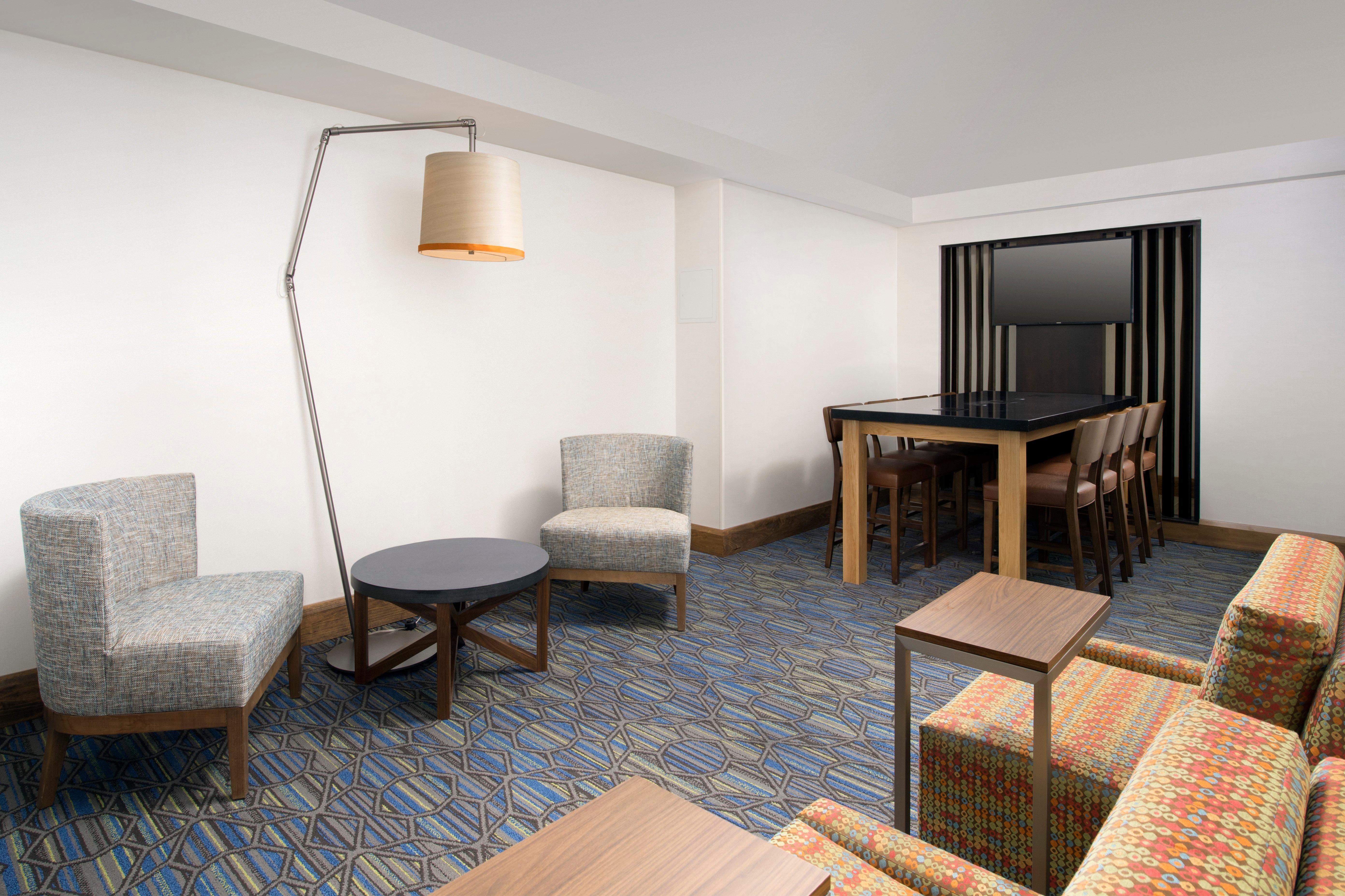 Express & - Area By Ihg Hotel College Park