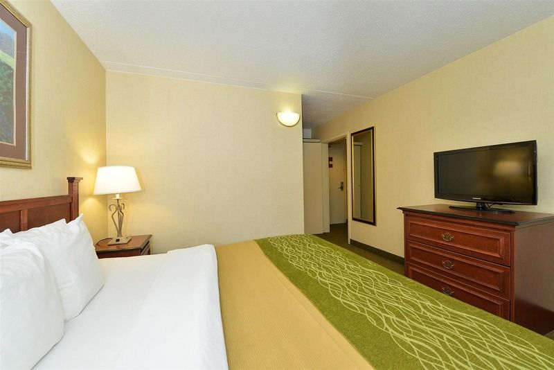 Express & - Area By Ihg Hotel College Park